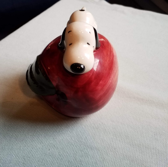 Vintage Snoopy on apple ceramic figure - Picture 4 of 7